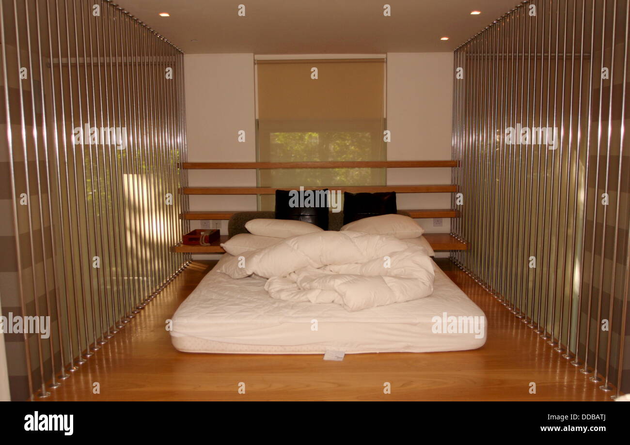 Londres, Royaume-Uni. Août 30, 2013. Un ancien haut A-list boutique hotel sera réaménagée en appartements de luxe. L'Hôtel Hempel dans Hyde Park est la vente aux enchères la totalité de son contenu, y compris le lit les Beckhams dormi et Michael Jackson's de toilettes. Crédit : Tony Henshaw/Alamy Live News Banque D'Images