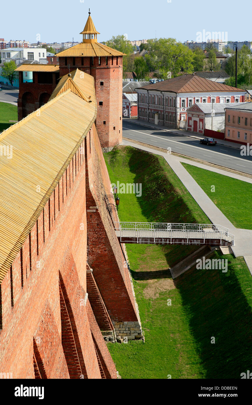 La porte de Mikhailovsky (entrée principale) et Granovitaya Tour du Kremlin, à Kolomna, Russie Banque D'Images