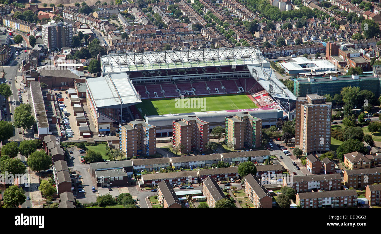 Vue aérienne de l'ancien terrain du West Ham United FC : Upton Park ou Boleyn Ground dans l'est de Londres Banque D'Images