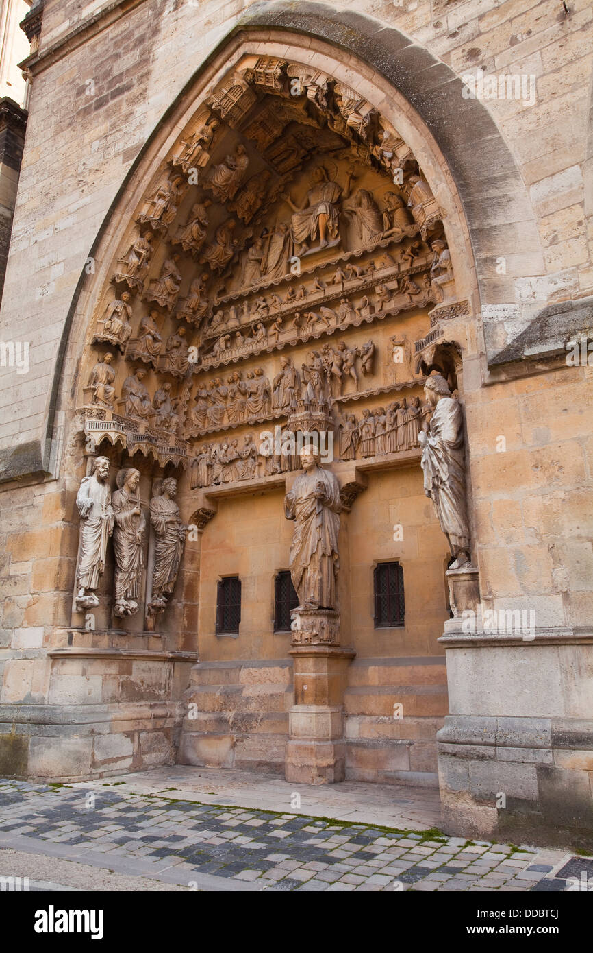 Une partie de l'Amérique du portail de Notre Dame de Reims Cathédrale de Reims, France. Banque D'Images