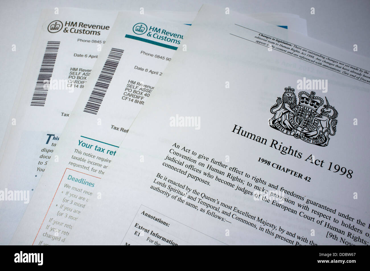 Les droits de la personne et de l'impôt sur le revenu avec les formes de HMRC Banque D'Images