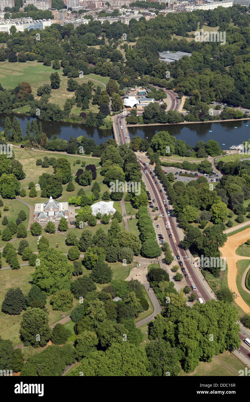 Vue aérienne de l'ouest de l'entraînement du chariot à Hyde Park, Londres, comme il traverse le serpentin Banque D'Images