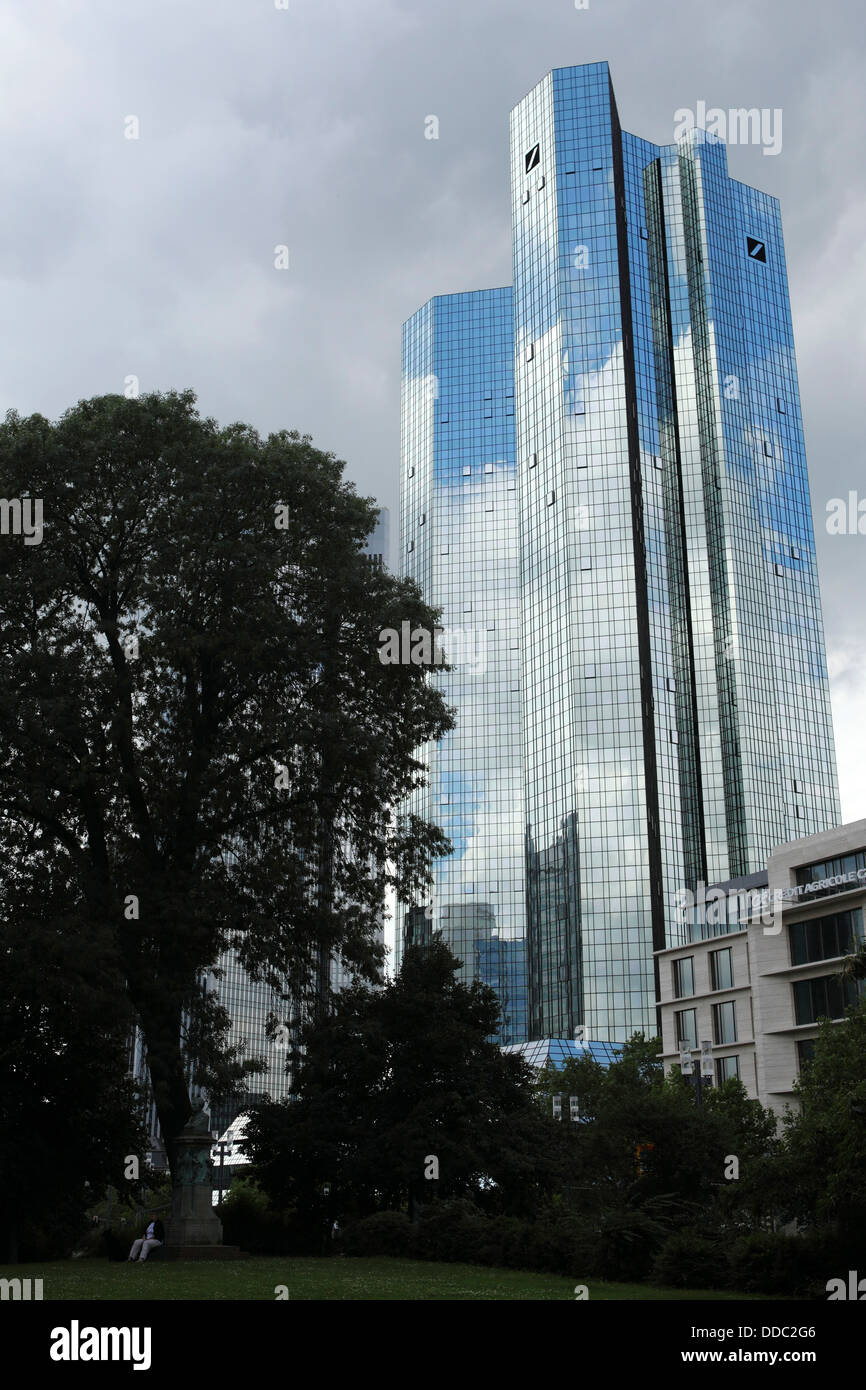 La Deutsche Bank siège social de gratte-ciel à Francfort/Main, Allemagne. Banque D'Images