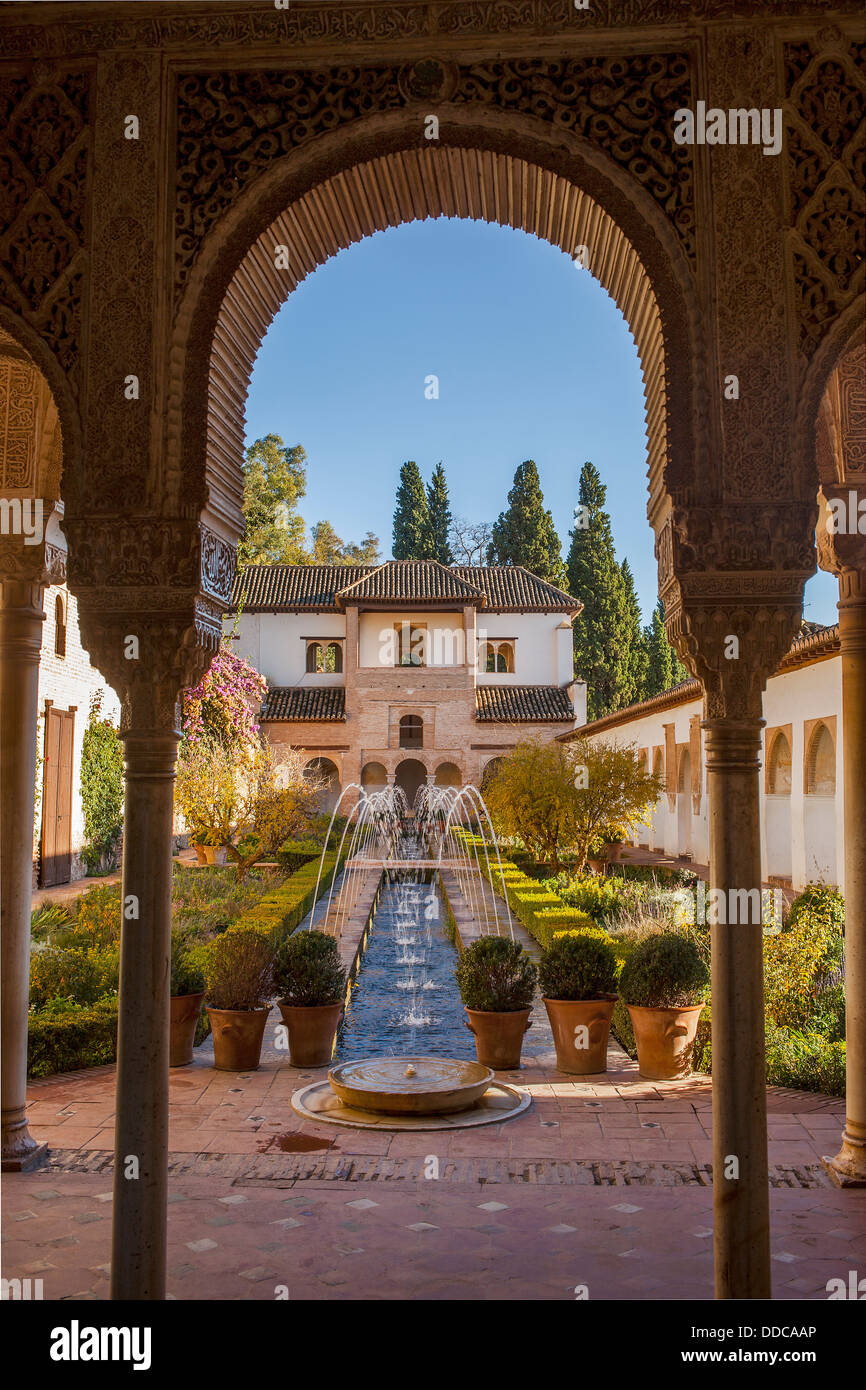 Le Patio de la Acequia (cour du canal d'irrigation). El Generalife. La Alhambra. Grenade. Andalousie Banque D'Images