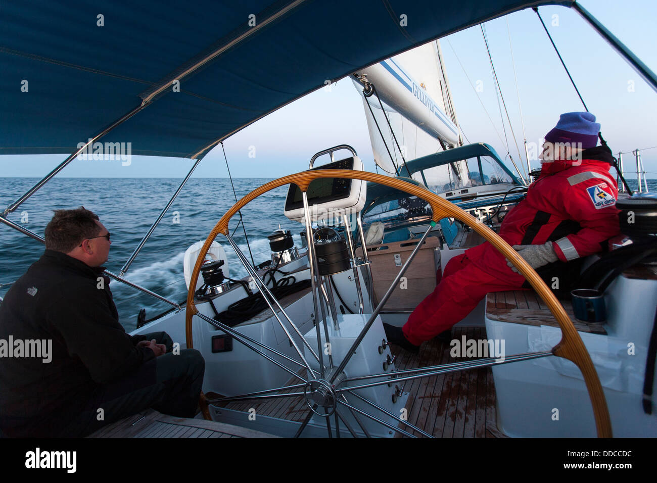 À voile à travers le golfe du Maine, de la Nouvelle-Écosse à Mount Desert Island sur un yacht de 72 pieds avec trois membres d'équipage à bord Banque D'Images