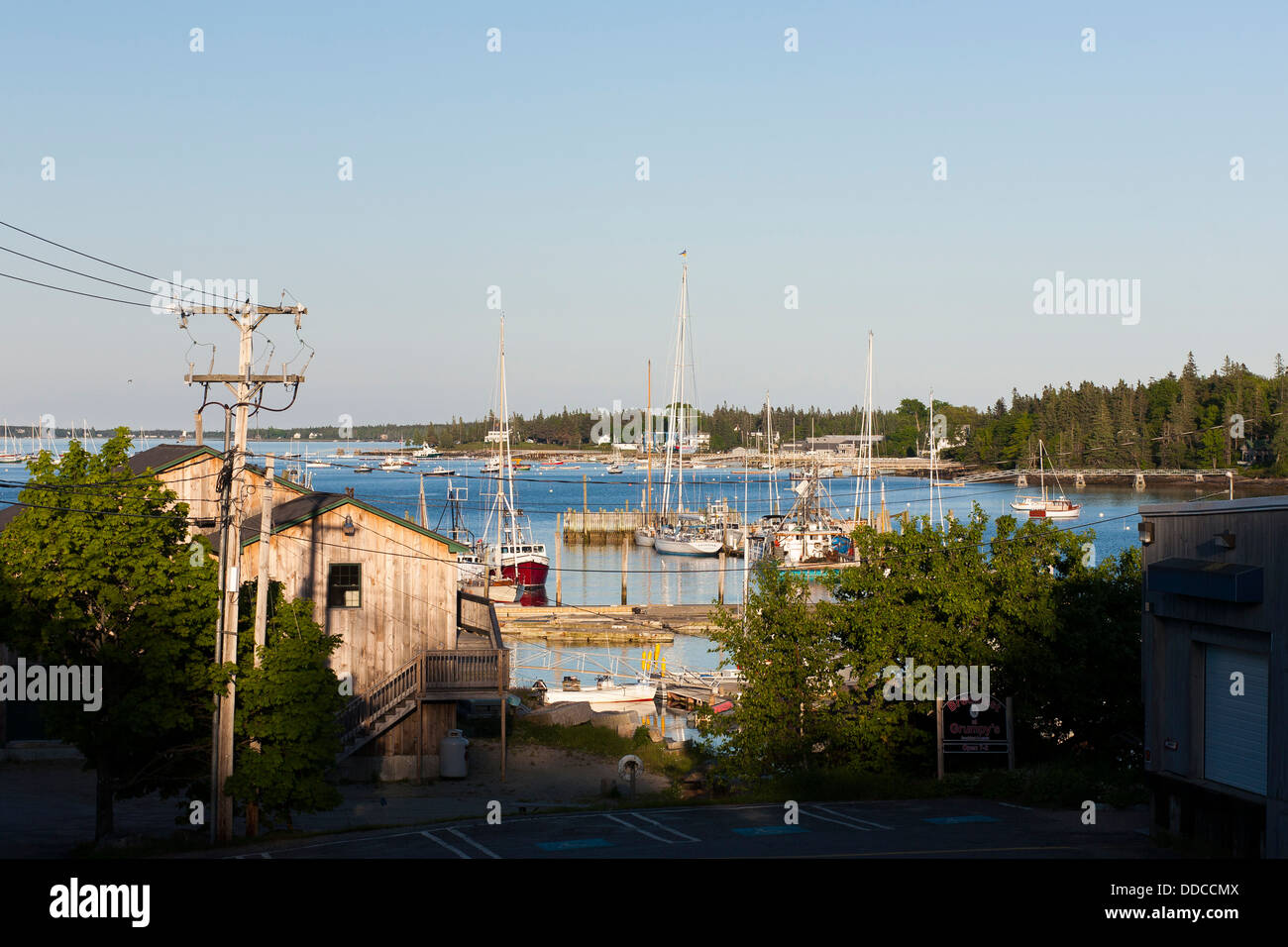 Vue au-dessus de la marina dans le sud-ouest de Port, Mount Desert Island, dans l'état du Maine, USA Banque D'Images