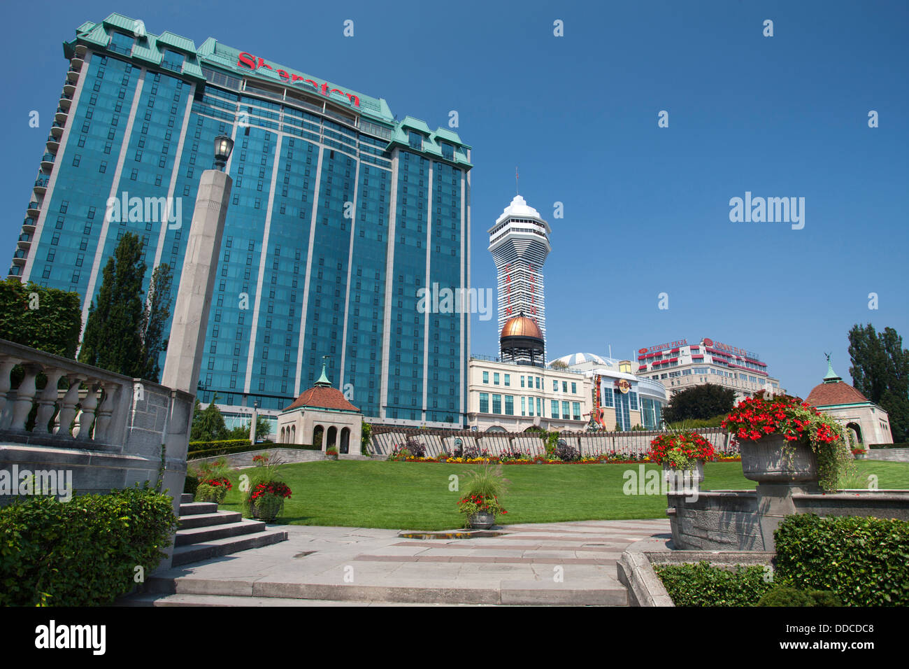 Jardins de l'hôtel NIAGARA FALLS SHERATON ONTARIO CANADA Banque D'Images