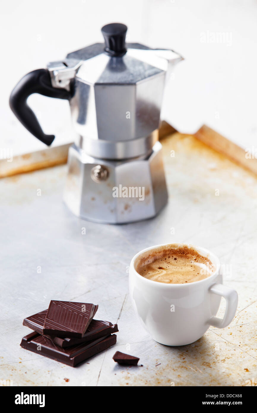 Tasse à expresso avec du chocolat Banque D'Images Tasse à expresso avec du chocolat Banque D'Images
