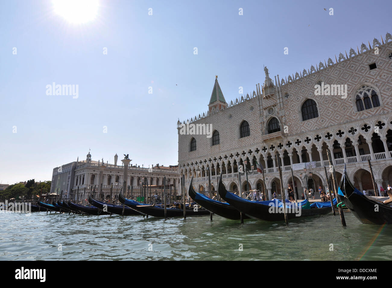 Ferry de transport de l'extérieur dans la mer Venise Italie Banque D'Images