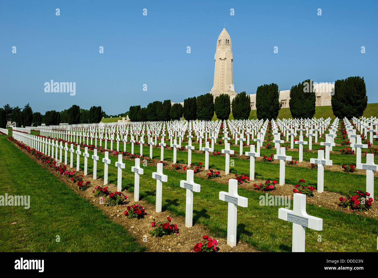 Les tombes de soldats musulmans au Cimetière militaire français à Douaumont, Verdun, France. Banque D'Images