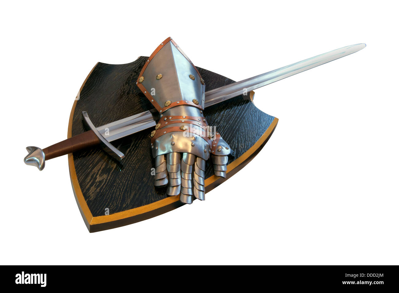 Armure médiévale : le bouclier, l'épée et knight isolated on white Banque D'Images