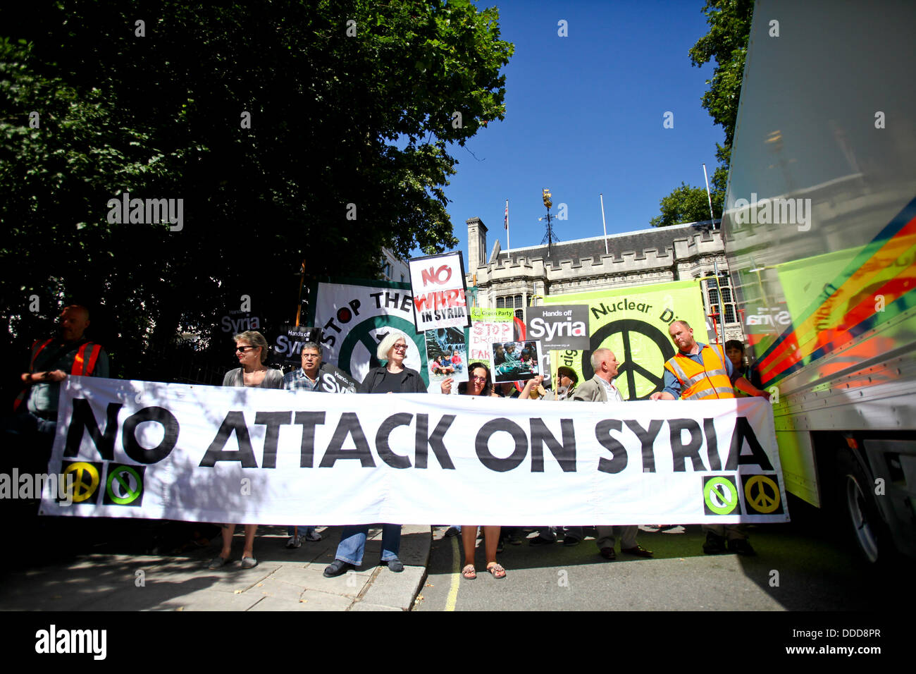 Londres, Royaume-Uni. 31 août, 2013. Les manifestants se préparent à quitter Temple Place à une manifestation contre l'intervention militaire occidentale dans le conflit syrien. Crédit : Rob Pinney/Alamy Live News Banque D'Images