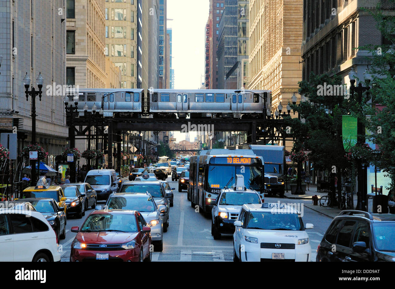 Vue sur la rue du centre-ville de Chicago. Banque D'Images