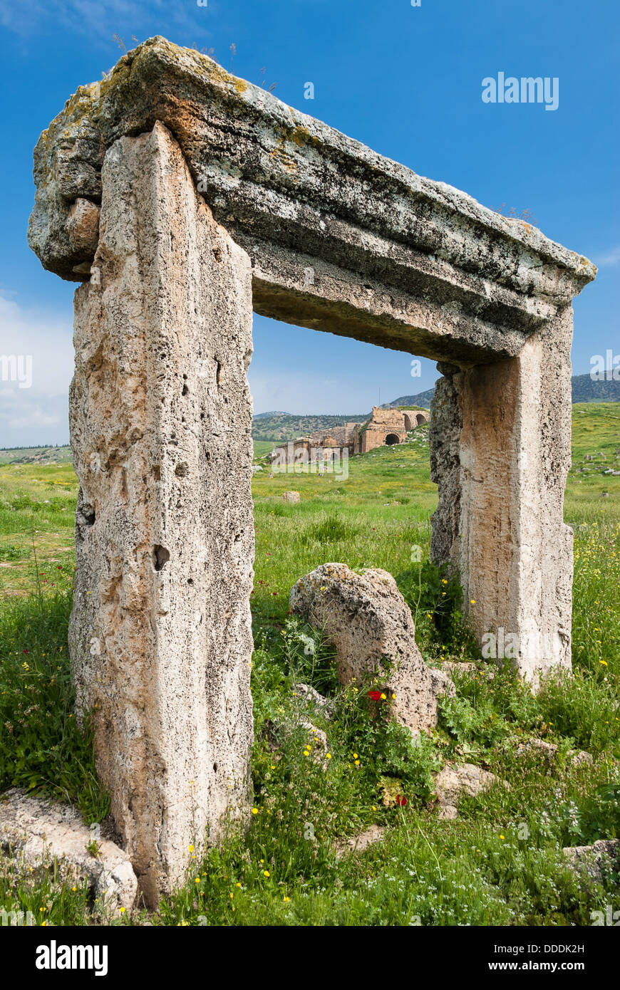 Porte ancienne en pierre sur le site du greco-romaine de Hierapolis à Pamukkale, Turquie Banque D'Images