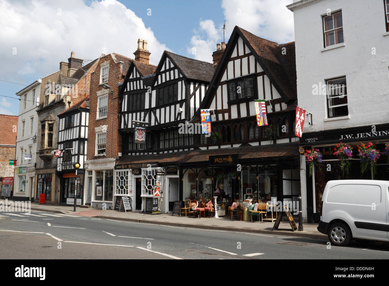 Centre-ville historique de Tewkesbury dans le Gloucestershire Angleterre. La maison publique Berkeley Arms bâtiment classé grade II* Banque D'Images