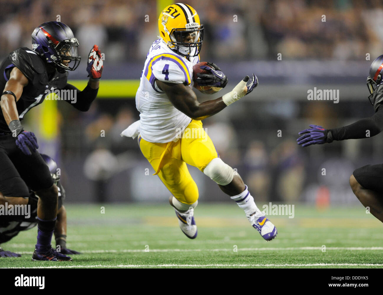 31 août 2013 : LSU Tigers Alfred running back # 4 bleu au cours de l'assemblée annuelle de Cowboys jeu NCAA classique entre les LSU Tigers et le TCU Horned Frogs à ATT Stadium à Arlington, TX défait LSU TCU 37-27 Banque D'Images