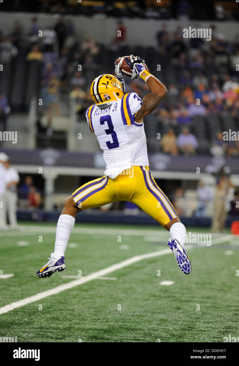31 août 2013 : LSU Tigers wide receiver Odell Beckham # 3 au cours de l'assemblée annuelle de Cowboys jeu NCAA classique entre les LSU Tigers et le TCU Horned Frogs à ATT Stadium à Arlington, TX défait LSU TCU 37-27 Banque D'Images