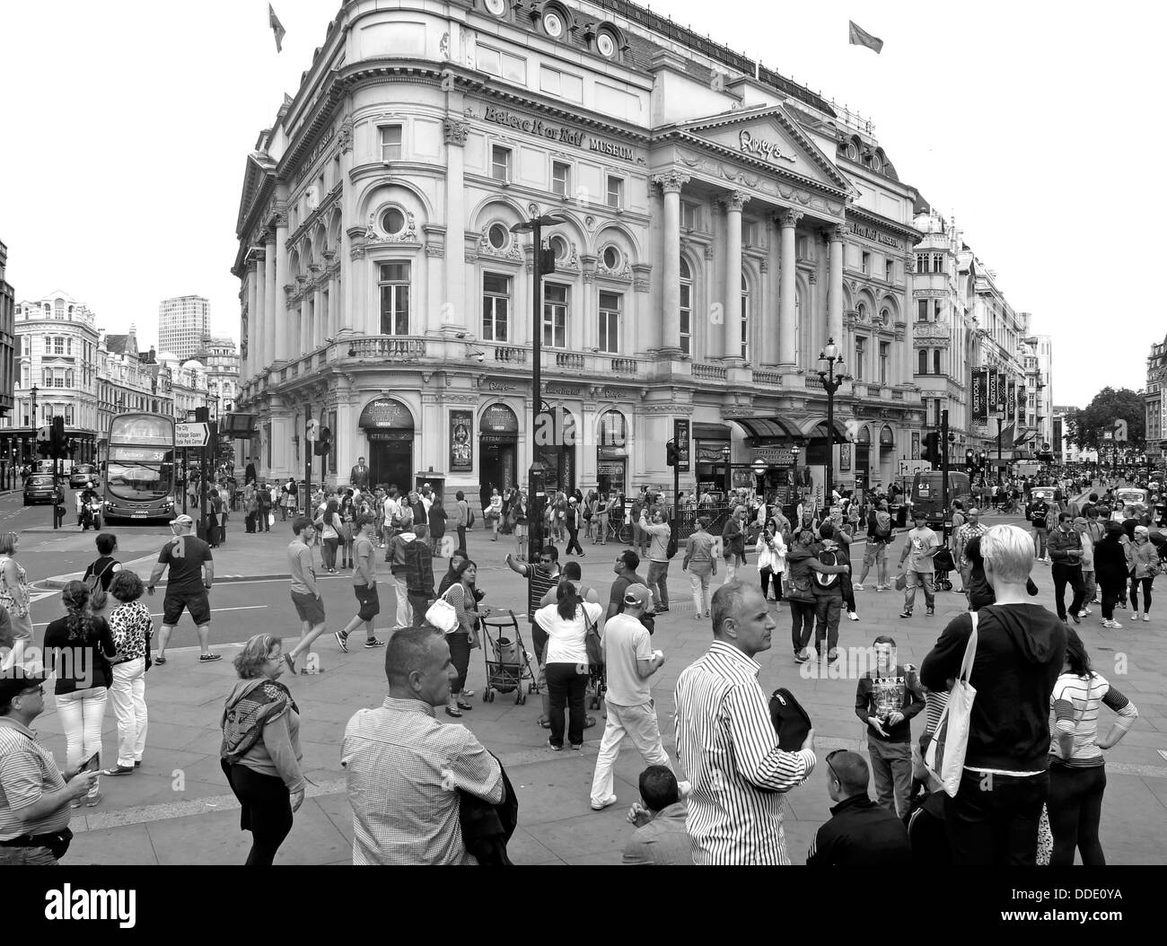 Les gens de Piccadilly Circus, City of Westminster, London Banque D'Images