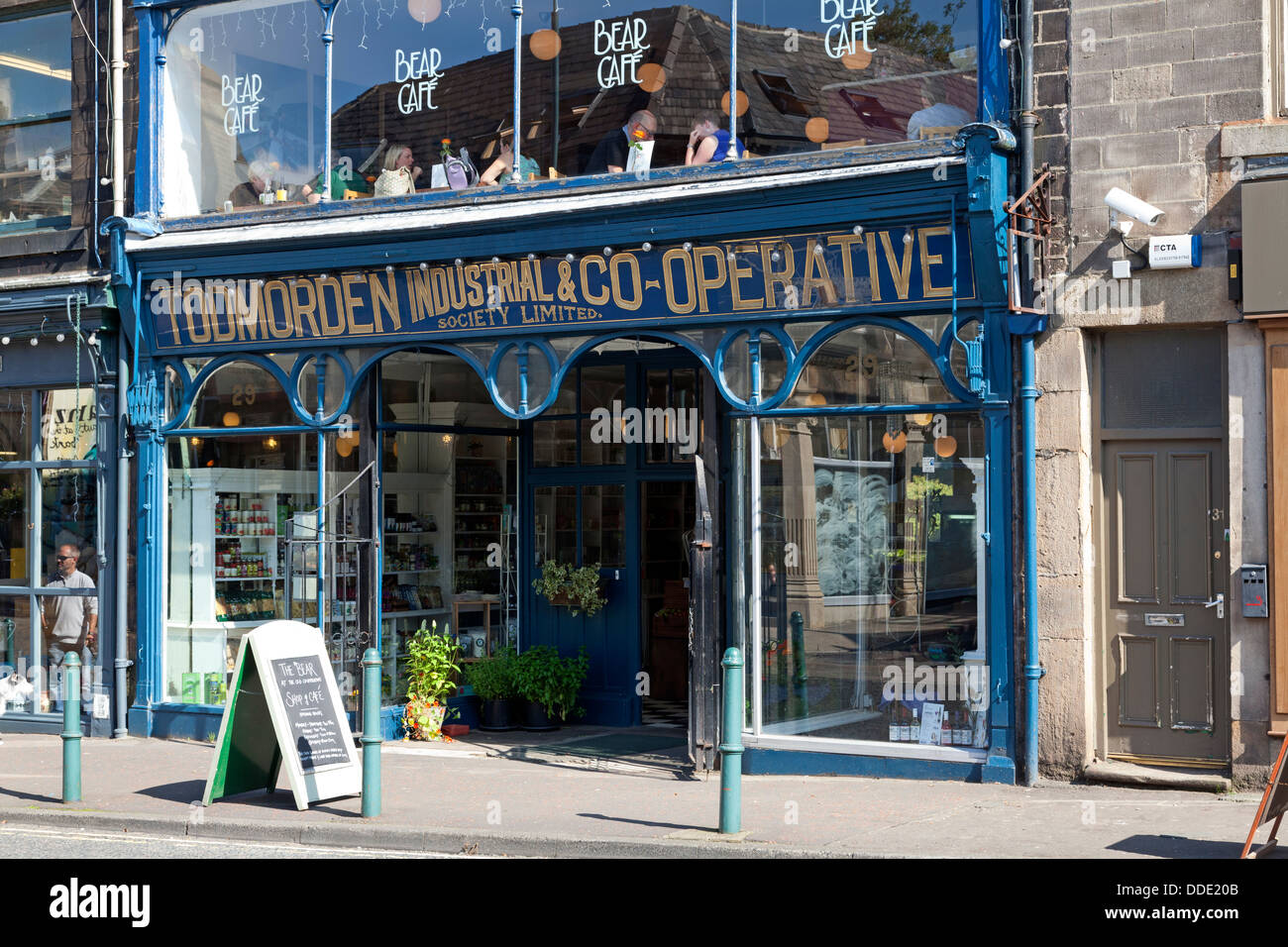 Todmorden Industrial & Co-operative Society boutique et café, Todmorden, West Yorkshire Banque D'Images