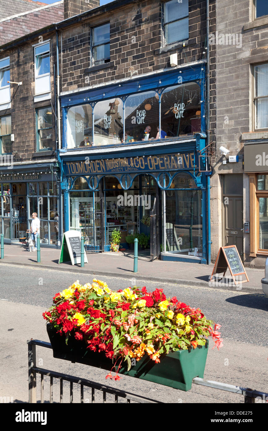 Todmorden Industrial & Co-operative Society boutique et café, Todmorden, West Yorkshire Banque D'Images