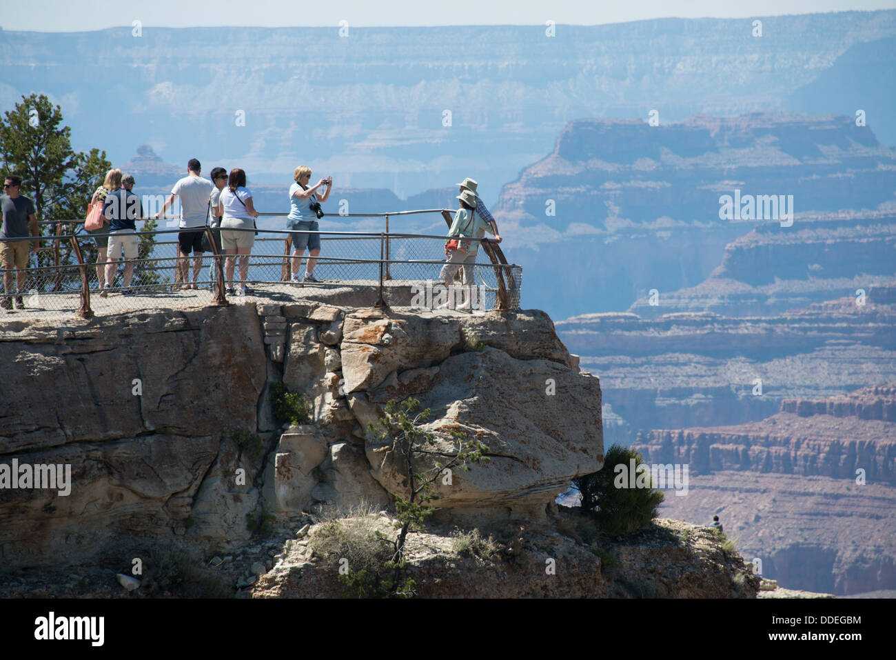 L'observation des touristes Grand Canyon Banque D'Images