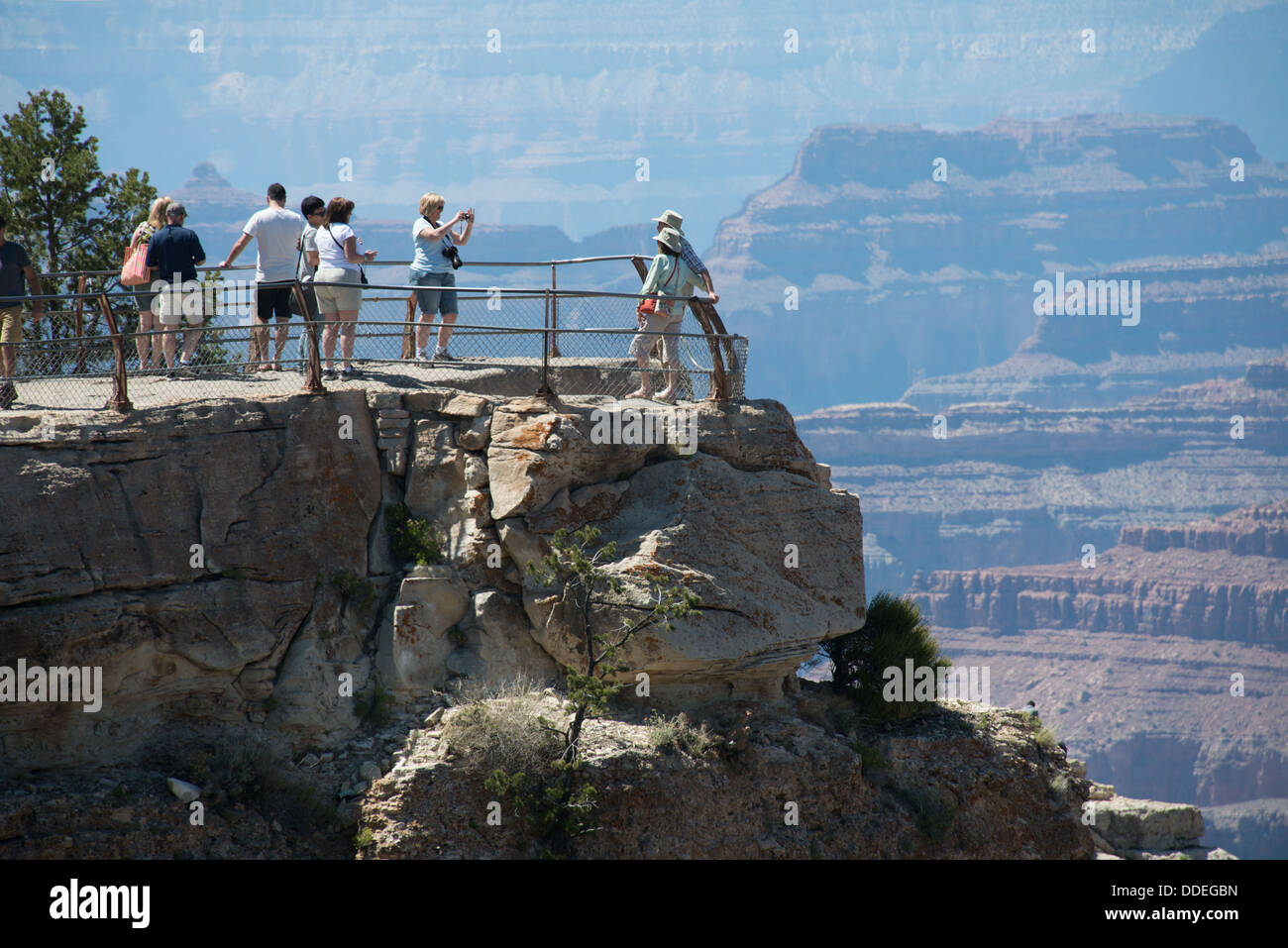 L'observation des touristes Grand Canyon Banque D'Images