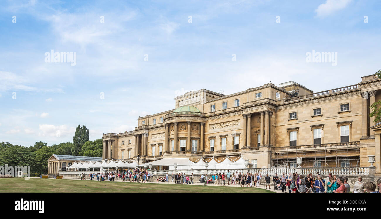 Façade arrière du palais de Buckingham, Londres, vu de l'palace gardens Banque D'Images