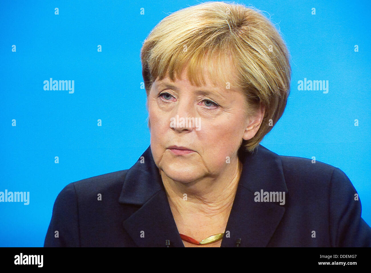 Berlin-Adlershof, Allemagne. 01 août, 2013. (SCREENSHOT) Vous regardez le seul plat débat électoral entre la chancelière allemande, Angela Merkel (CDU) et le parti social-démocrate le premier candidat Peer Steinbrueck au studio de télévision à Berlin-Adlershof, Allemagne, 01 septembre 2013. Photo : MAURIZIO GAMBARINI/dpa/Alamy Live News Banque D'Images