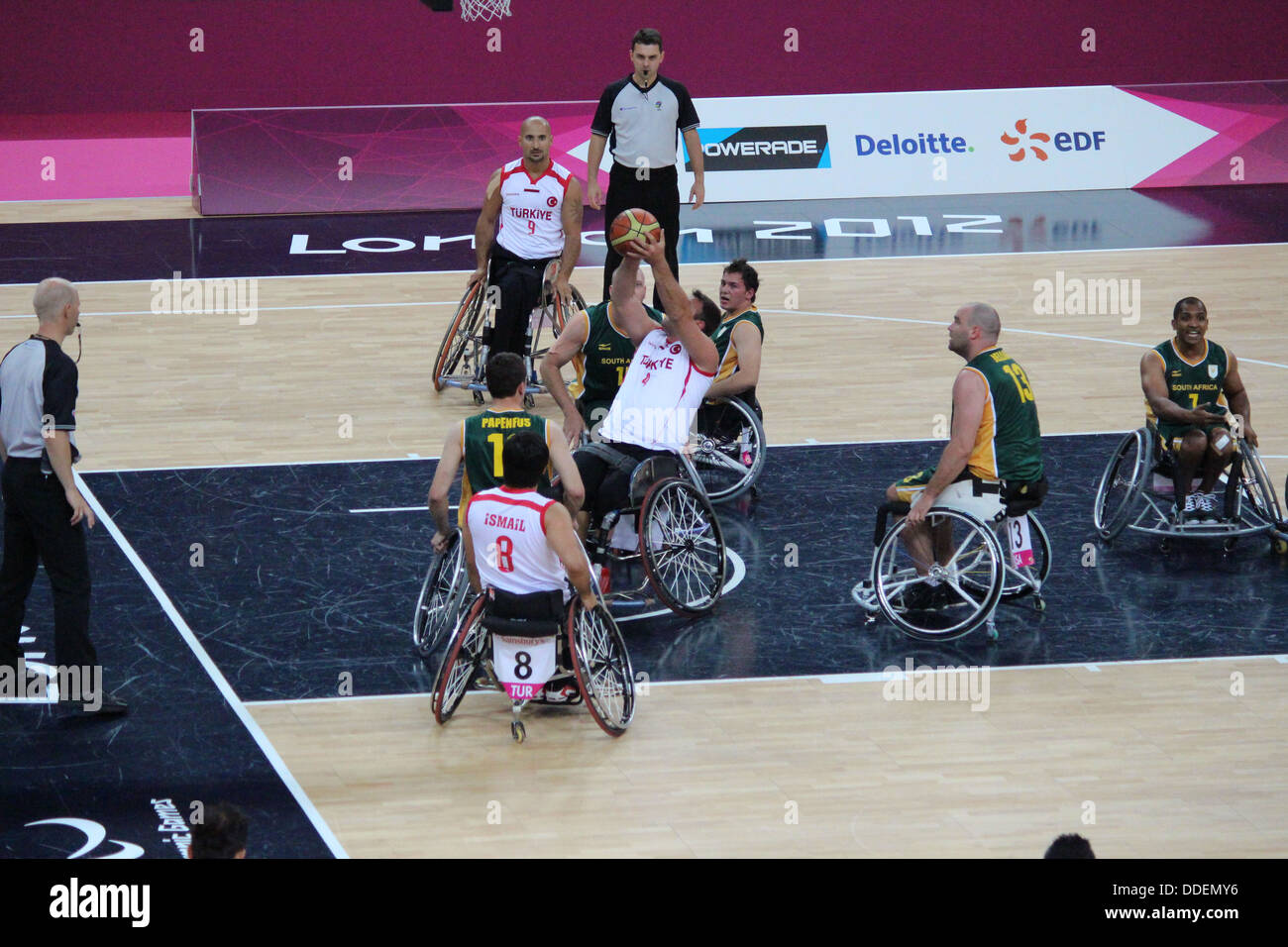 Les athlètes de basketball en fauteuil roulant au London 2012 Afrique du Sud v Turquie Banque D'Images