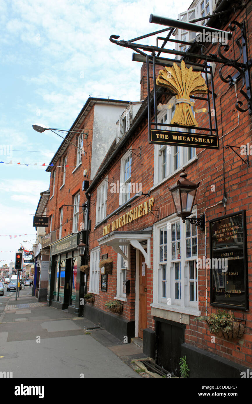 Le Wheatsheaf pub sur West street, Farnham, Surrey, Angleterre, Royaume-Uni. Banque D'Images