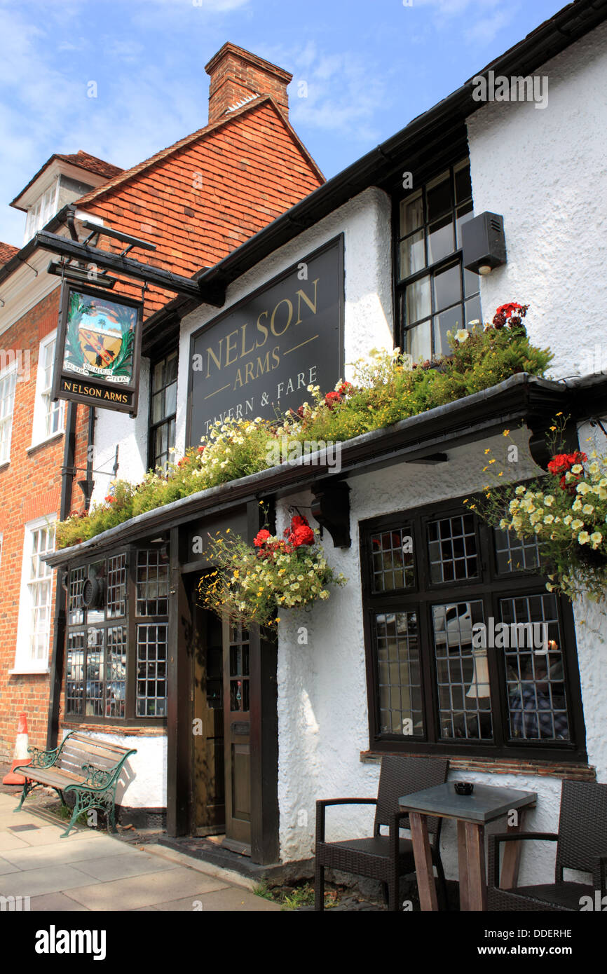 Le Nelson pub sur Castle Street à Farnham, Surrey, Angleterre, Royaume-Uni. Banque D'Images