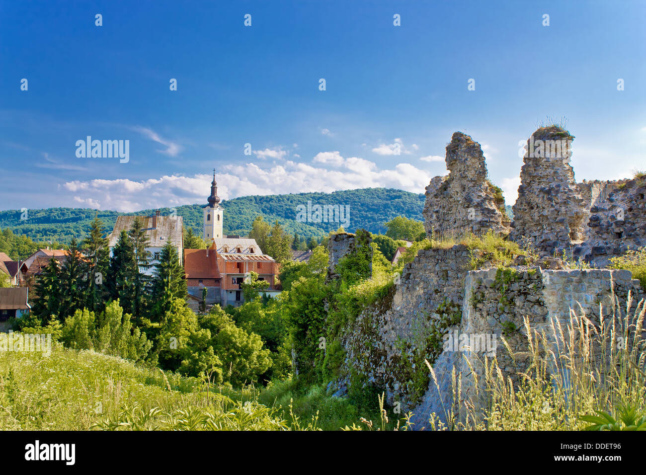 Ville de Slunj et église forteresse, Croatie Banque D'Images