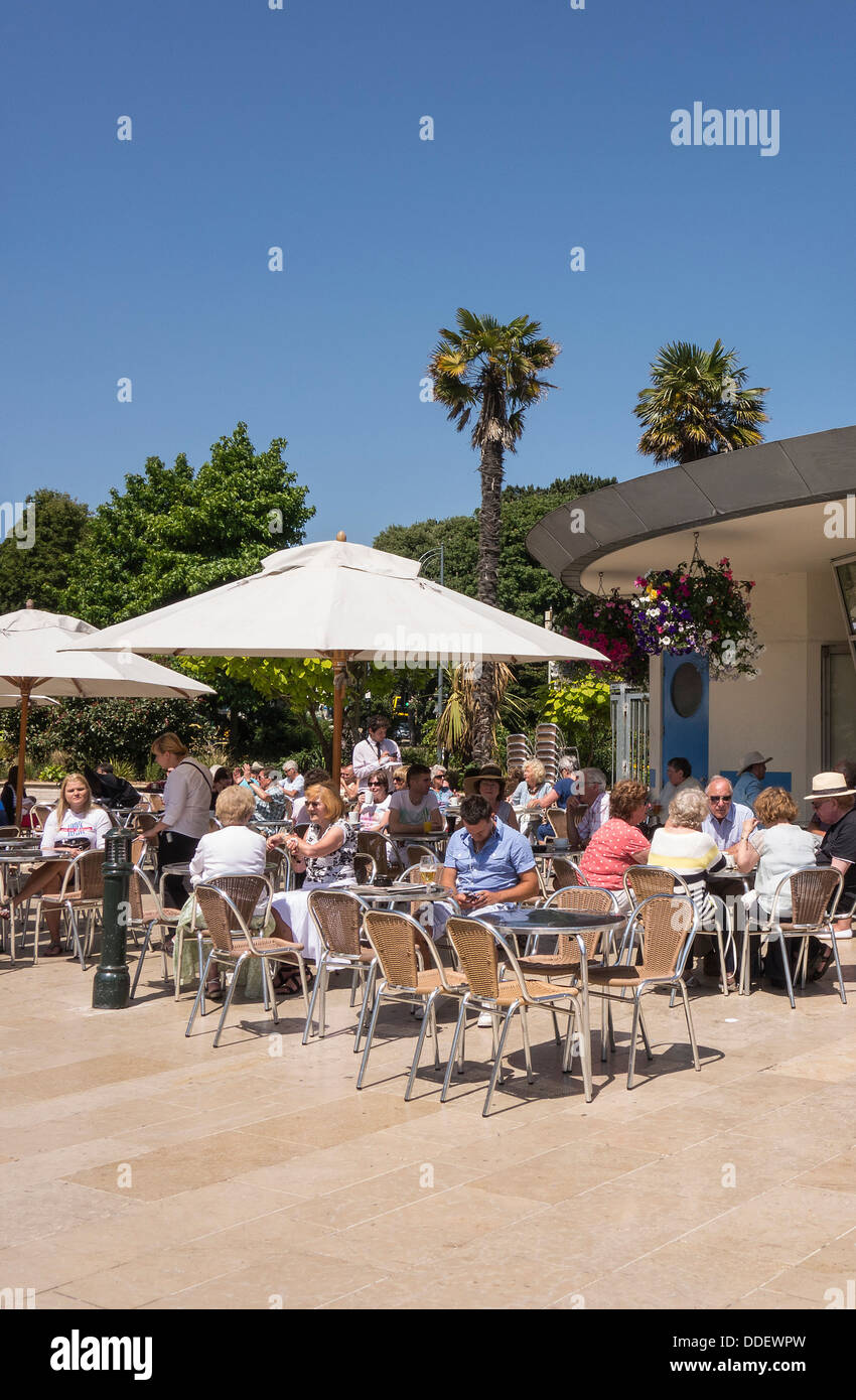 Restaurant Square de Bournemouth, les gens assis dehors, Dorset, England, UK. Banque D'Images