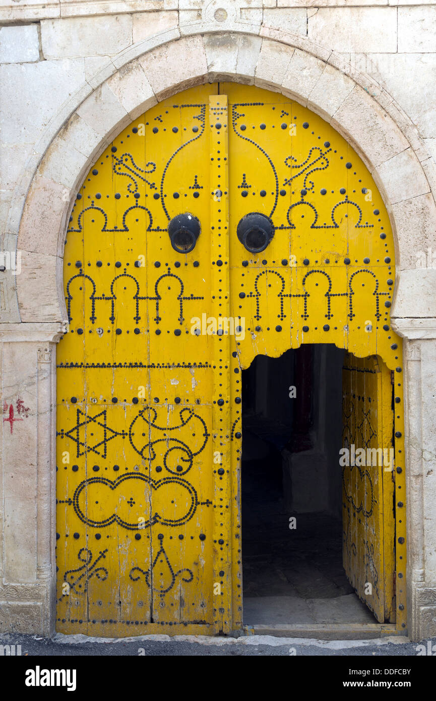 L'Afrique. La Tunisie, Nabeul. Porte traditionnelle. Banque D'Images