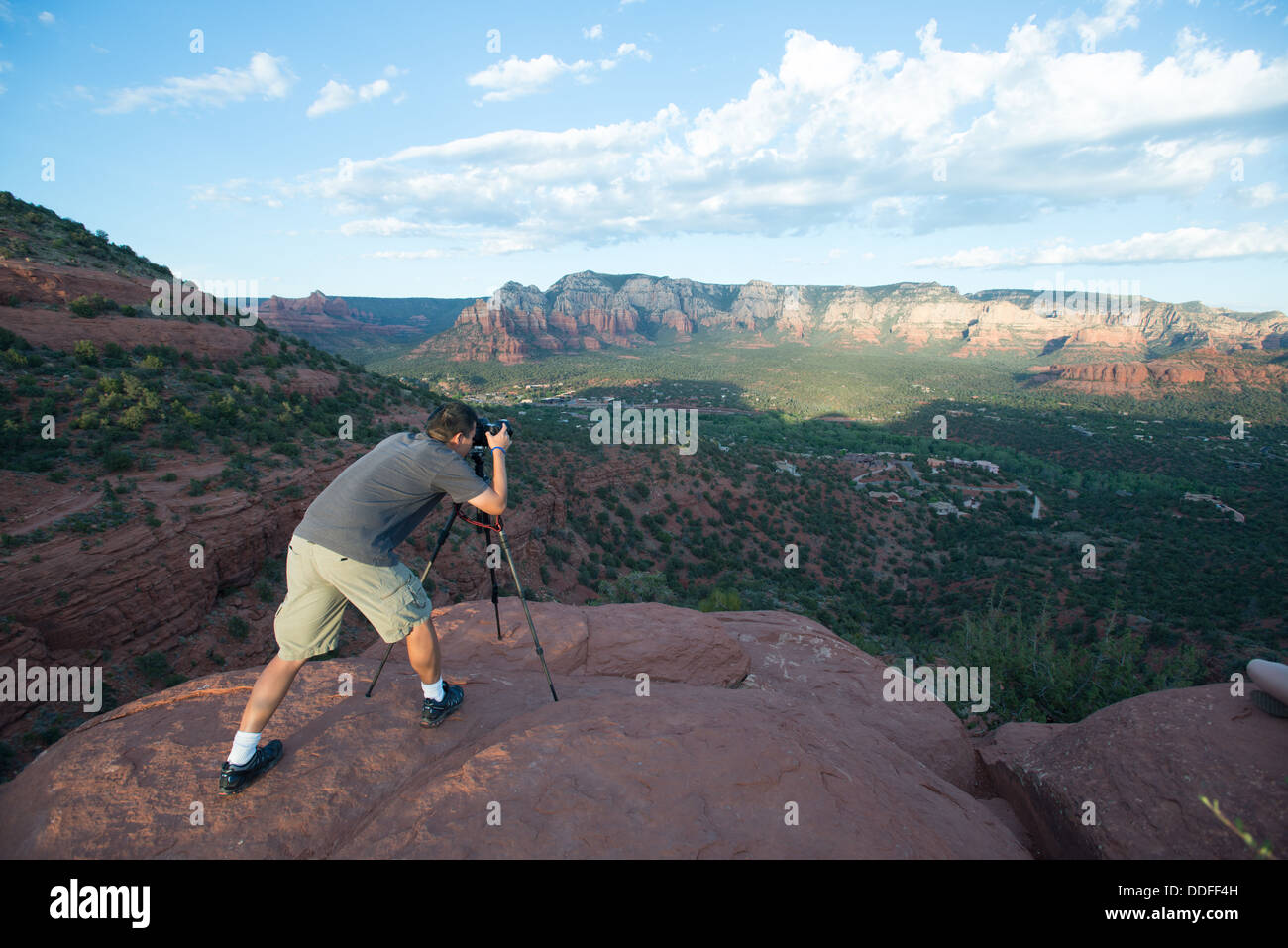 Man Photographing Sedona Banque D'Images