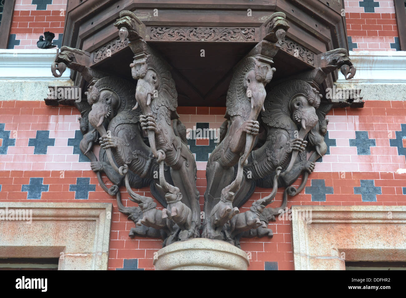 Travail du bois lion art palace windows Banque D'Images