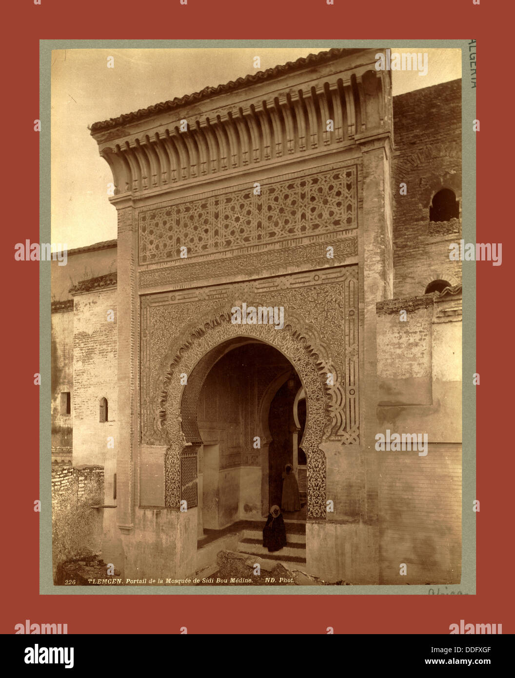 Tlemcen, portail de la mosquée de Sidi Bou Médine, Alger, Neurdein frères 1860, 1890 Photographies de l'Algérie les Neurdein Banque D'Images