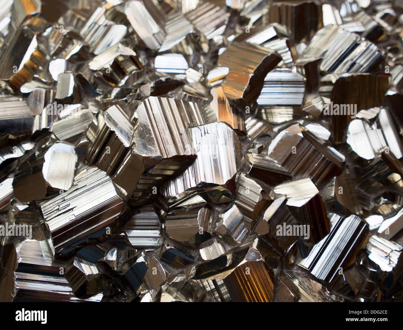 Beaux cristaux de pyrite de fer dans le Pitt Rivers Museum d'Histoire Naturelle d'Oxford, Angleterre 2 Banque D'Images