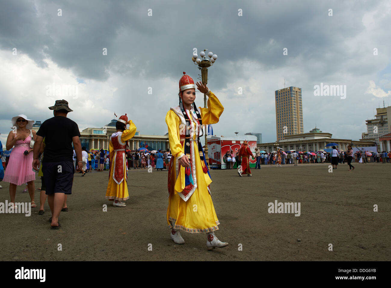 La Mongolie, Oulan Bator, Sukhbaatar Square, parade de costumes pour le festival Naadam Banque D'Images