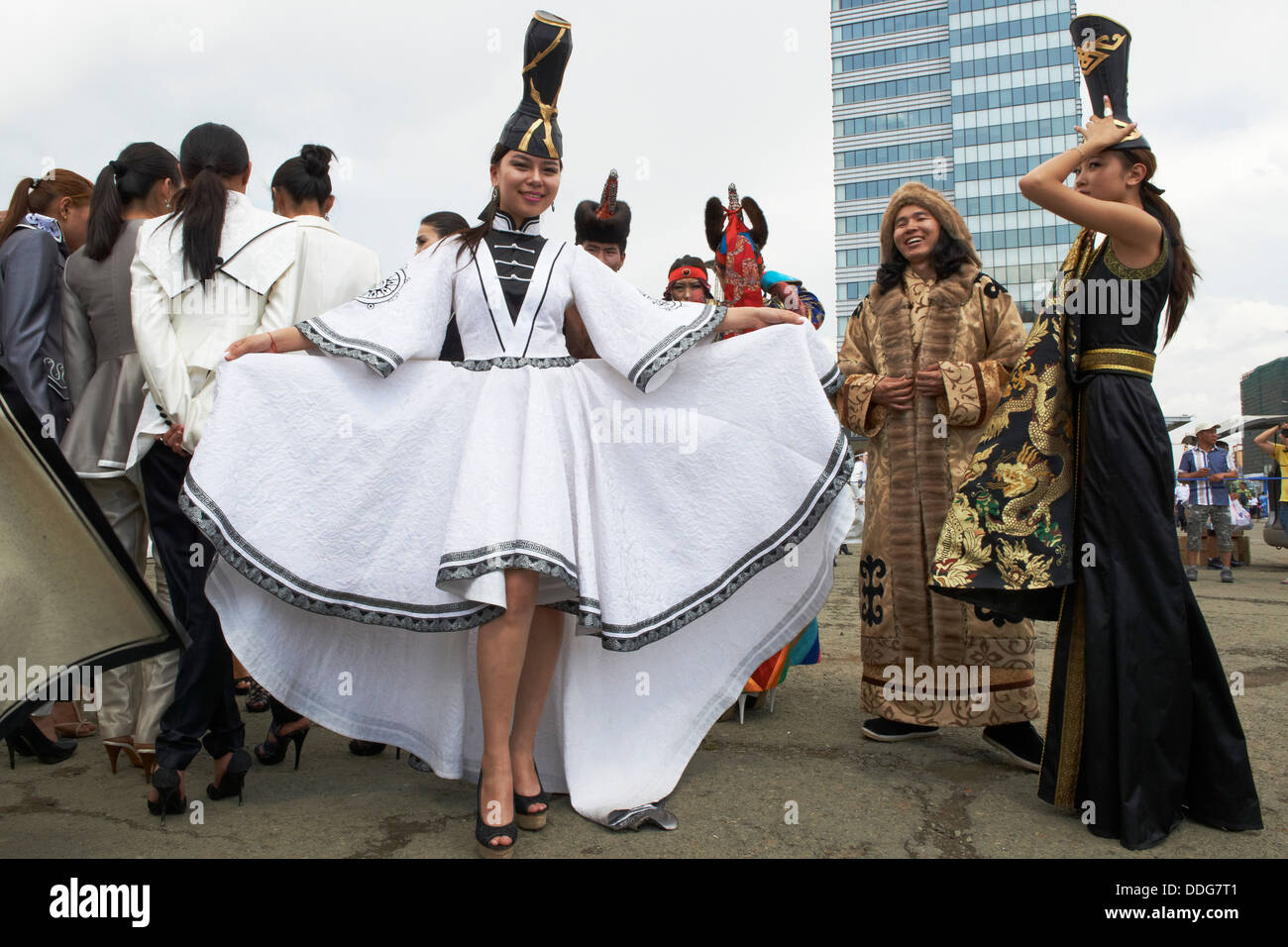 La Mongolie, Oulan Bator, Sukhbaatar Square, parade de costumes pour le festival Naadam Banque D'Images