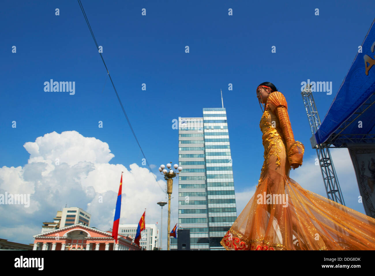 La Mongolie, Oulan Bator, Sukhbaatar Square, parade de costumes pour le festival Naadam, fashion show Banque D'Images