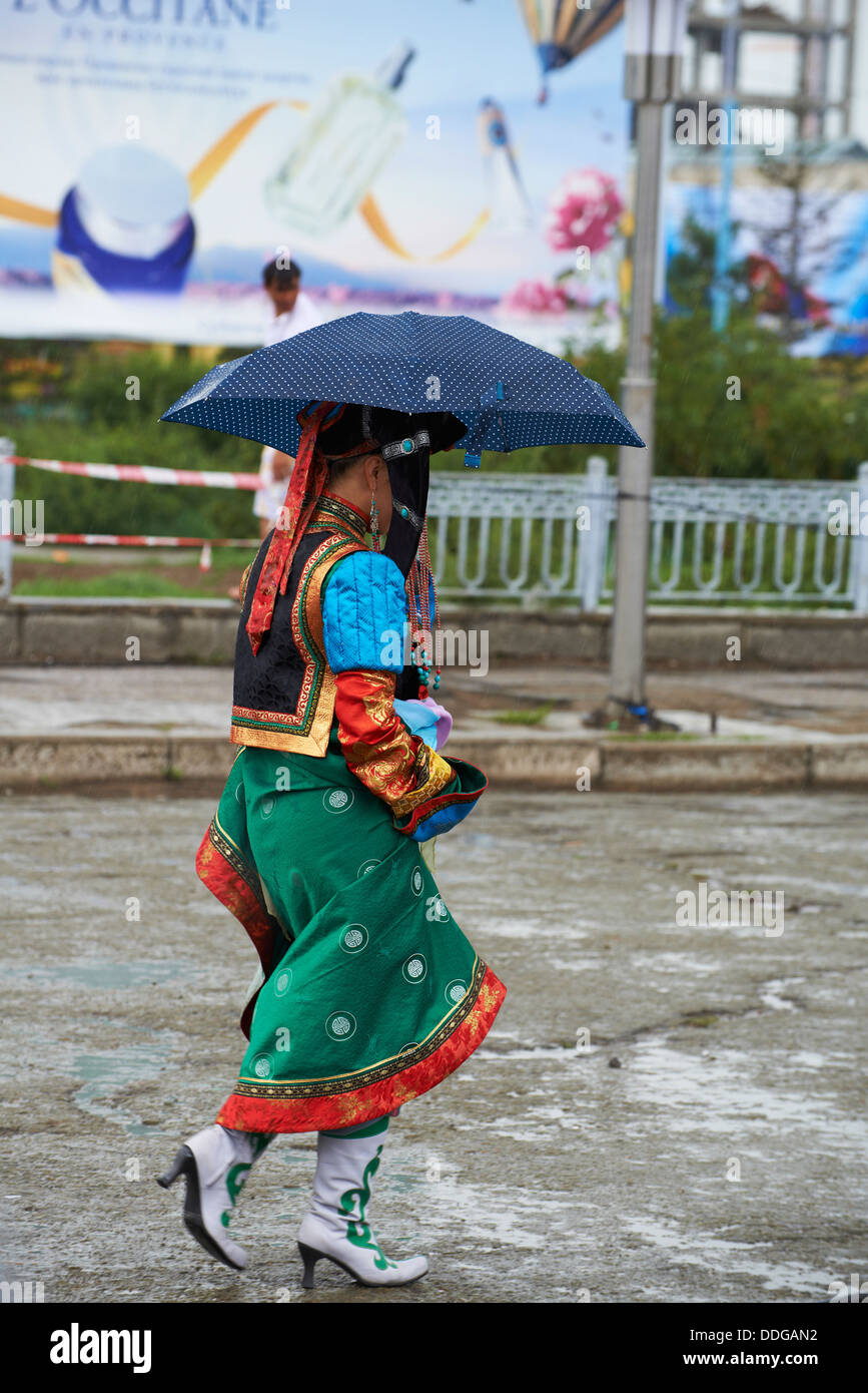 La Mongolie, Oulan Bator, Sukhbaatar Square, parade de costumes pour le festival Naadam Banque D'Images