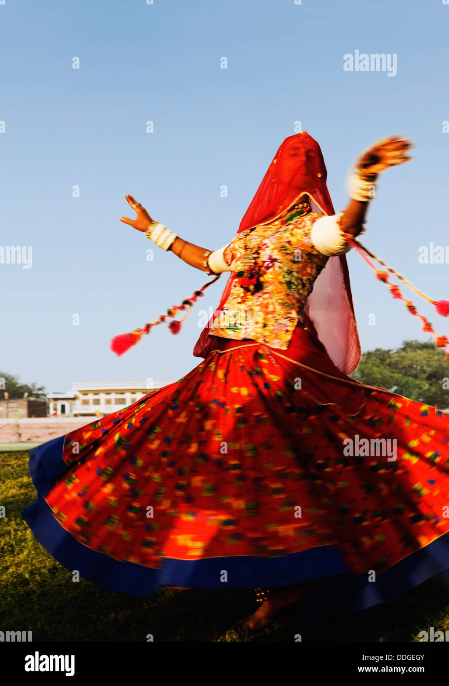 Traditionnelle de l'artiste danse folklorique du Rajasthan, Jaipur, Rajasthan, Inde Banque D'Images