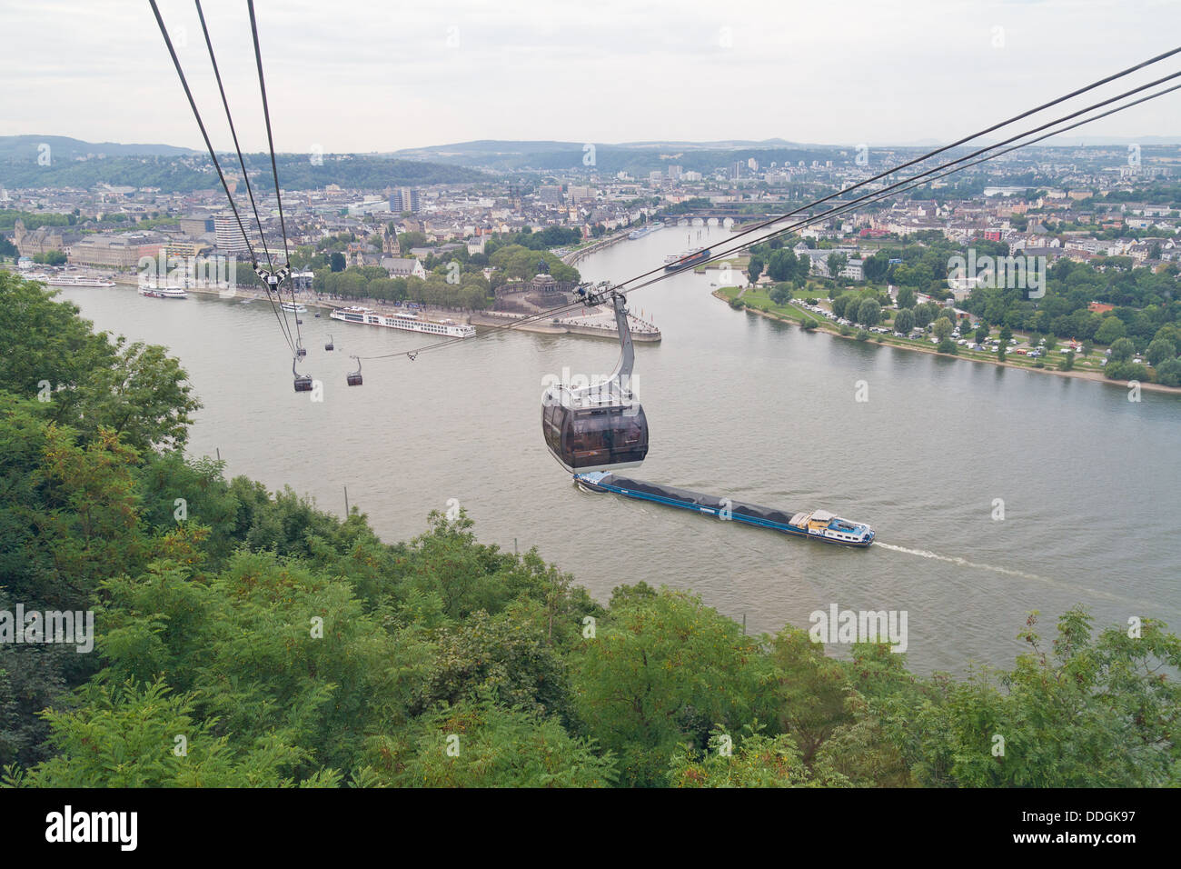 Le Deutsches Eck (coin allemand), un célèbre monument dans la ville allemande de Koblenz Banque D'Images