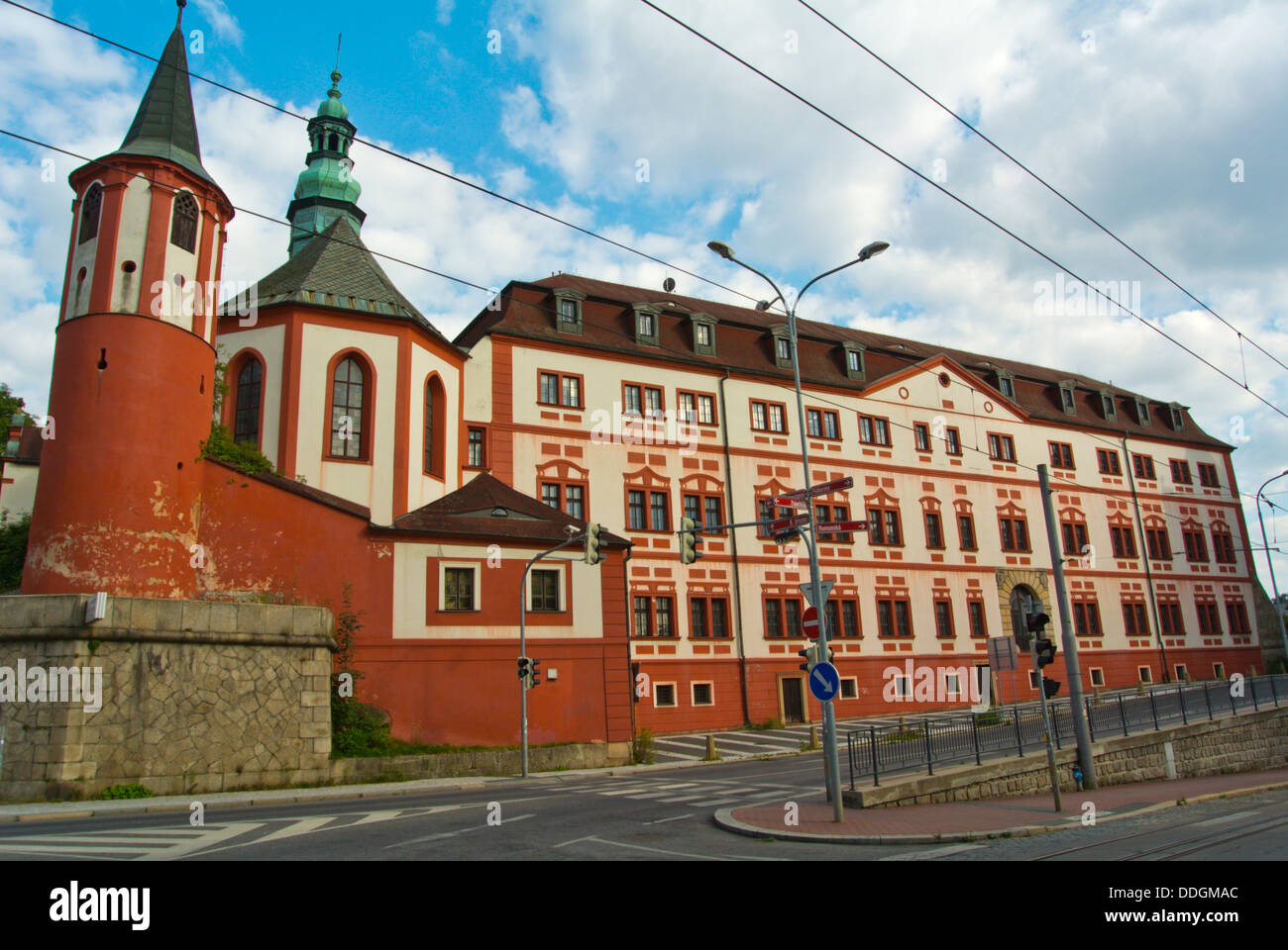 Le château Zamek Zamecke namesti square ville Liberec Krajský soud la région North Bohemia République Tchèque Europe Banque D'Images