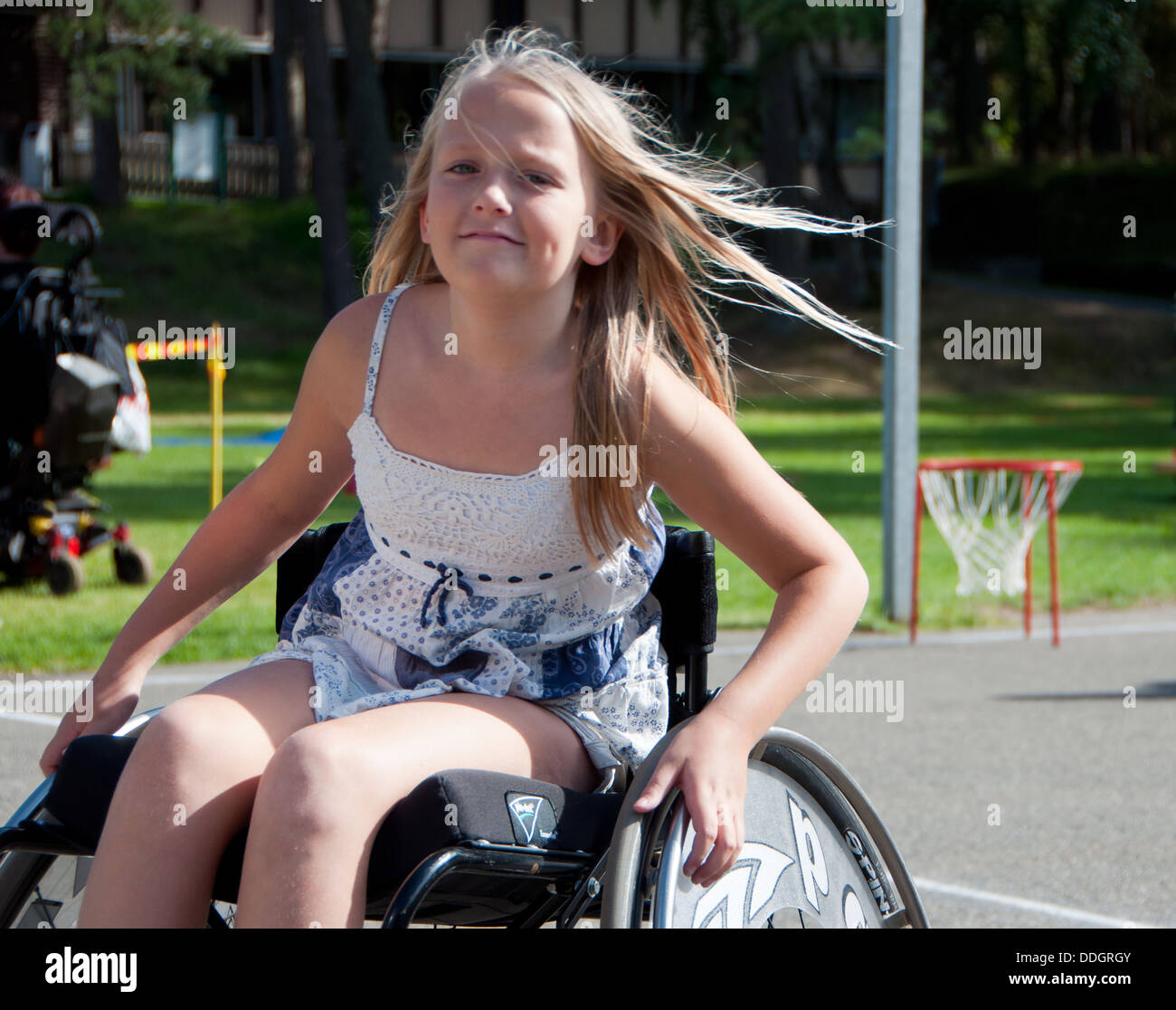 Girl in wheelchair Banque D'Images