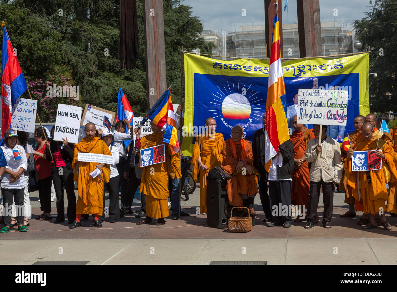 Les Cambodgiens pour protester contre le premier ministre cambodgien Hun Sen à l'extérieur de l'Organisation des Nations Unies, Genève, Suisse Banque D'Images