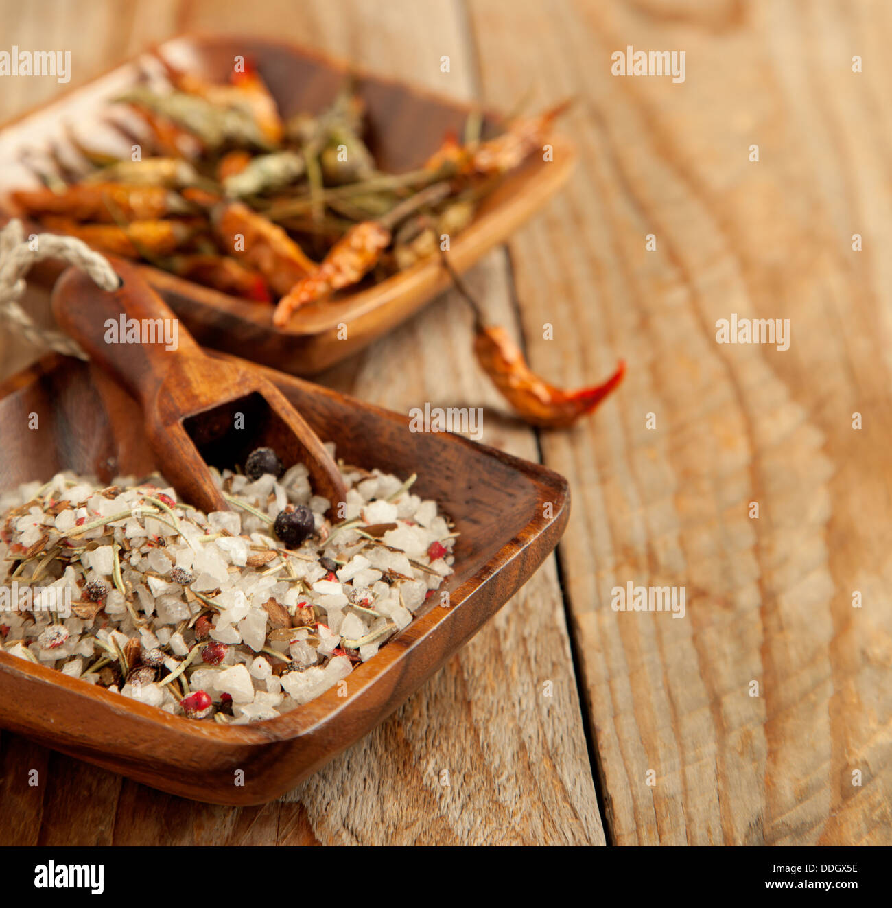 Le sel de mer avec épices et fines herbes Banque D'Images