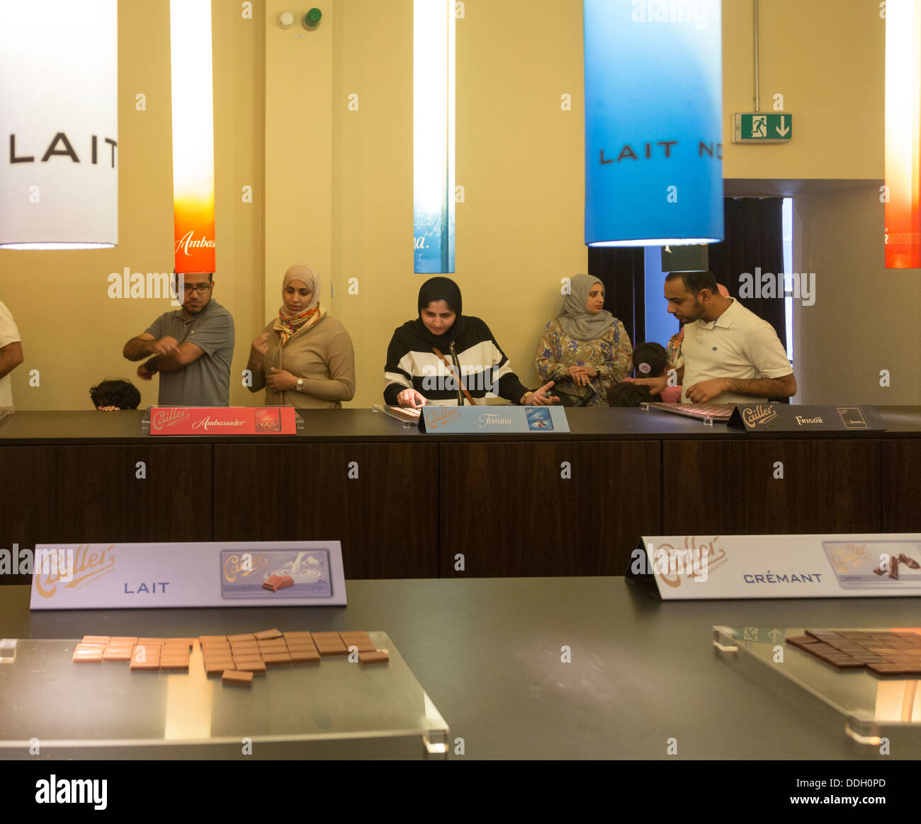 Une dégustation de chocolat, Maison Cailler visitor center museum et visite de l'usine, Broc, Suisse Banque D'Images