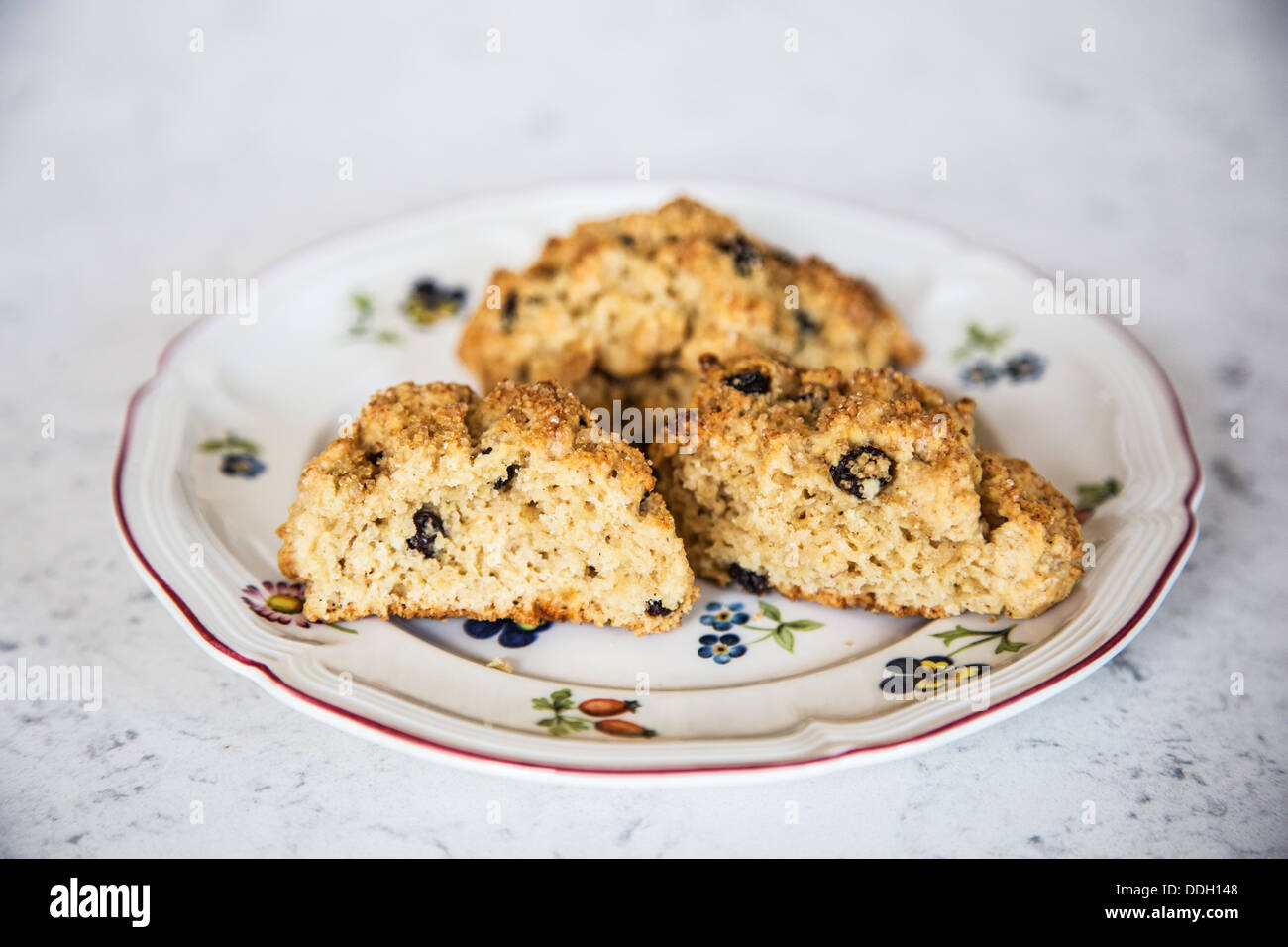 Rock Gateaux Faites Votre Choix Un The Traditionnel Anglais Petit Gateau De Fruit Faite Avec Les Courants Ou Les Raisins Secs Sur Grille De Refroidissement Photo Stock Alamy